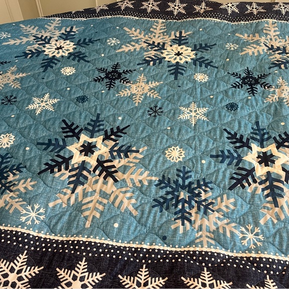 Three piece Blue Snowflake Quilt Set. Full size bed - Picture 2 of 4